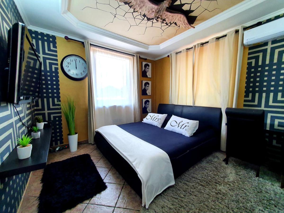 Airport Luxury Apartman 42 베체스 외부 사진