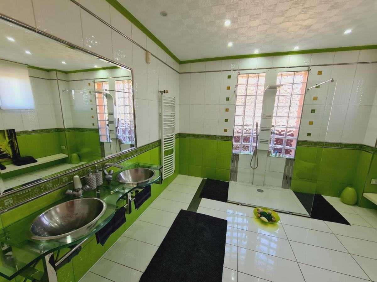 Airport Luxury Apartman 42 베체스 외부 사진