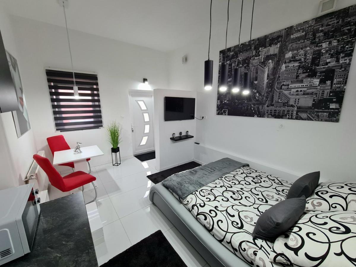 Airport Luxury Apartman 42 베체스 외부 사진
