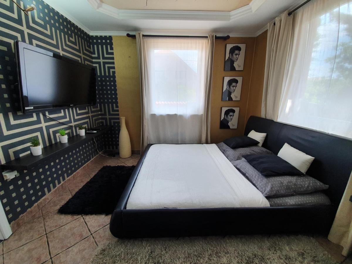 Airport Luxury Apartman 42 베체스 외부 사진